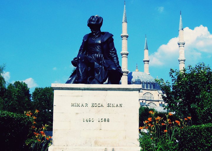 Mimar Sinan Heykeli ve Selimiye Camii