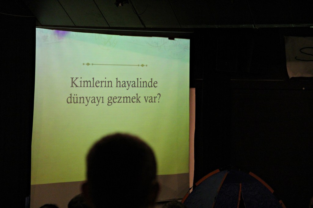 Sırt çantalı gezgin Engin Kaban 'Kimlerin hayalinde dünyayı gezmek var?' diyor